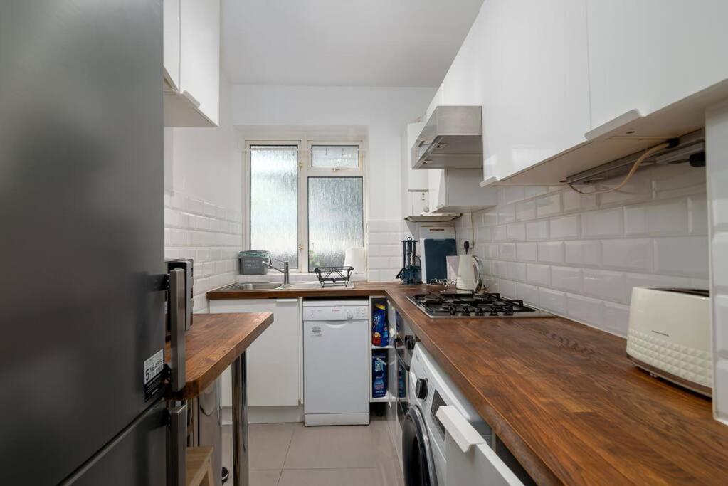 Stylish And Well Equipped Flat In Stockwell Appartement Londen Buitenkant foto