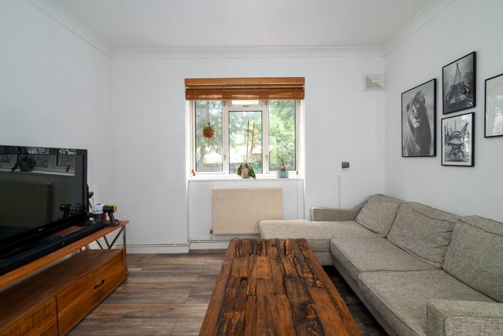 Stylish And Well Equipped Flat In Stockwell Appartement Londen Buitenkant foto