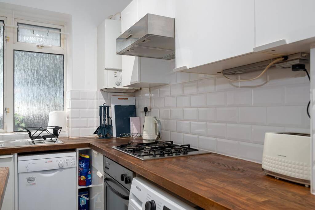 Stylish And Well Equipped Flat In Stockwell Appartement Londen Buitenkant foto