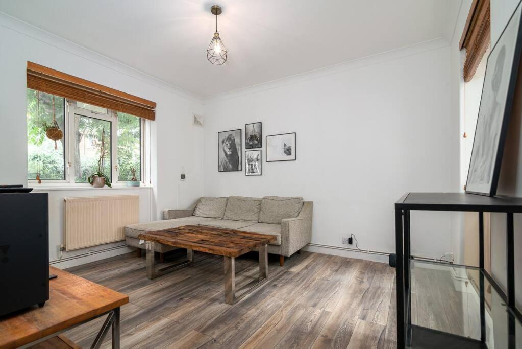 Stylish And Well Equipped Flat In Stockwell Appartement Londen Buitenkant foto