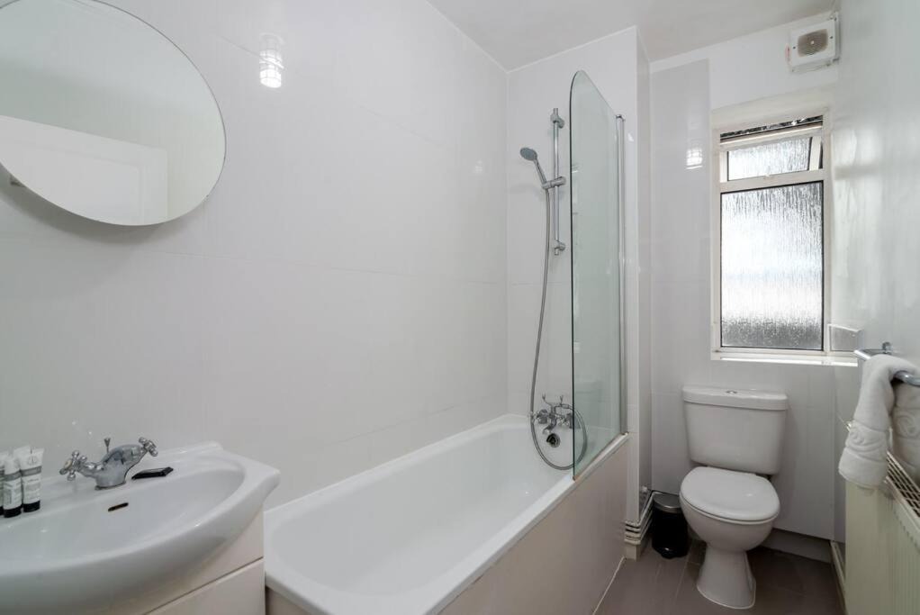 Stylish And Well Equipped Flat In Stockwell Appartement Londen Buitenkant foto