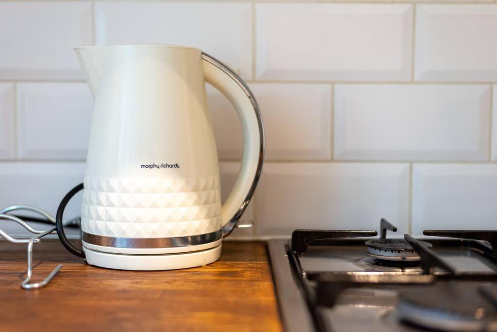 Stylish And Well Equipped Flat In Stockwell Appartement Londen Buitenkant foto