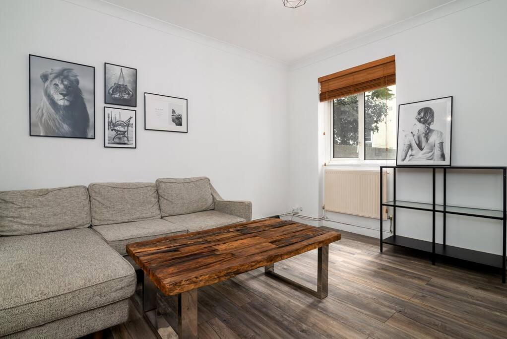Stylish And Well Equipped Flat In Stockwell Appartement Londen Buitenkant foto