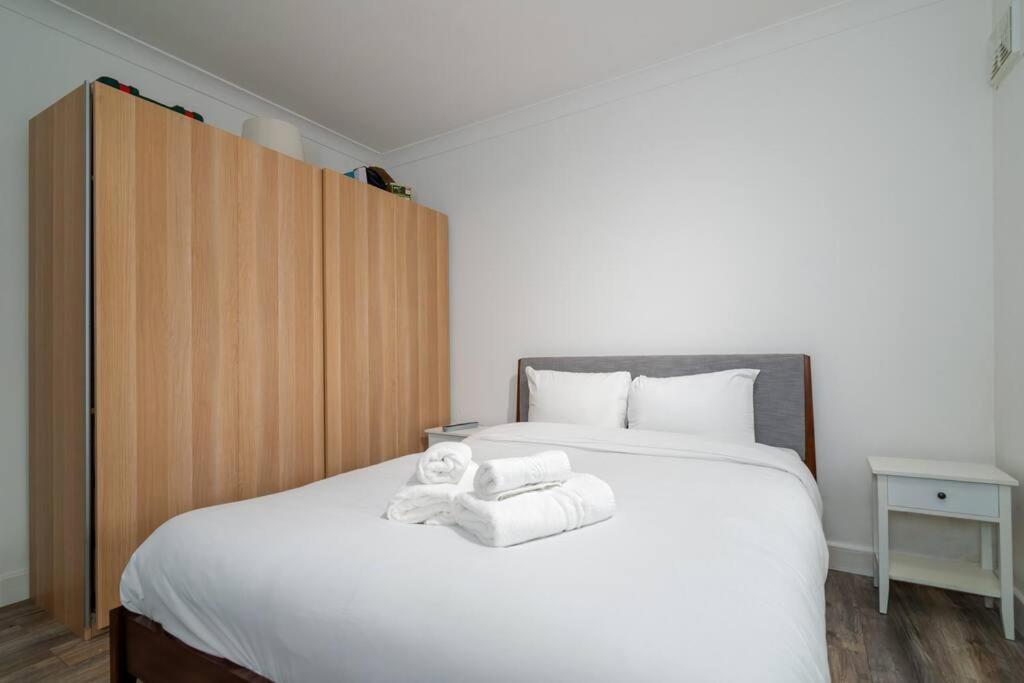 Stylish And Well Equipped Flat In Stockwell Appartement Londen Buitenkant foto