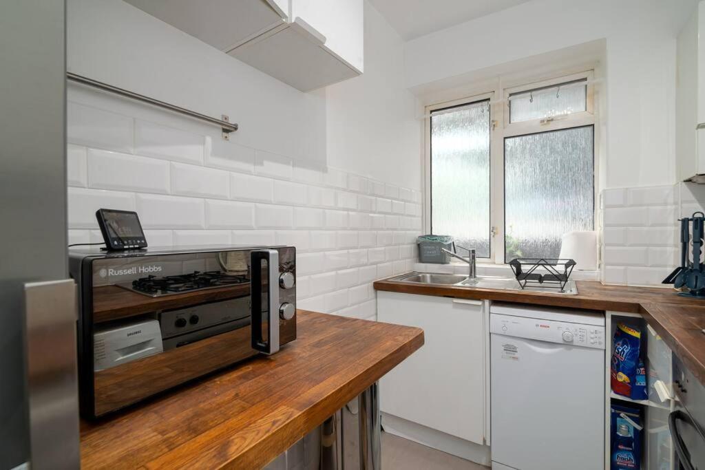 Stylish And Well Equipped Flat In Stockwell Appartement Londen Buitenkant foto