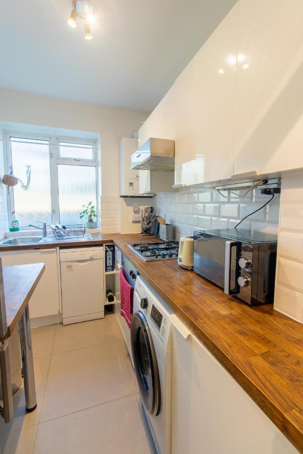 Stylish And Well Equipped Flat In Stockwell Appartement Londen Buitenkant foto
