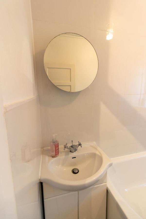 Stylish And Well Equipped Flat In Stockwell Appartement Londen Buitenkant foto